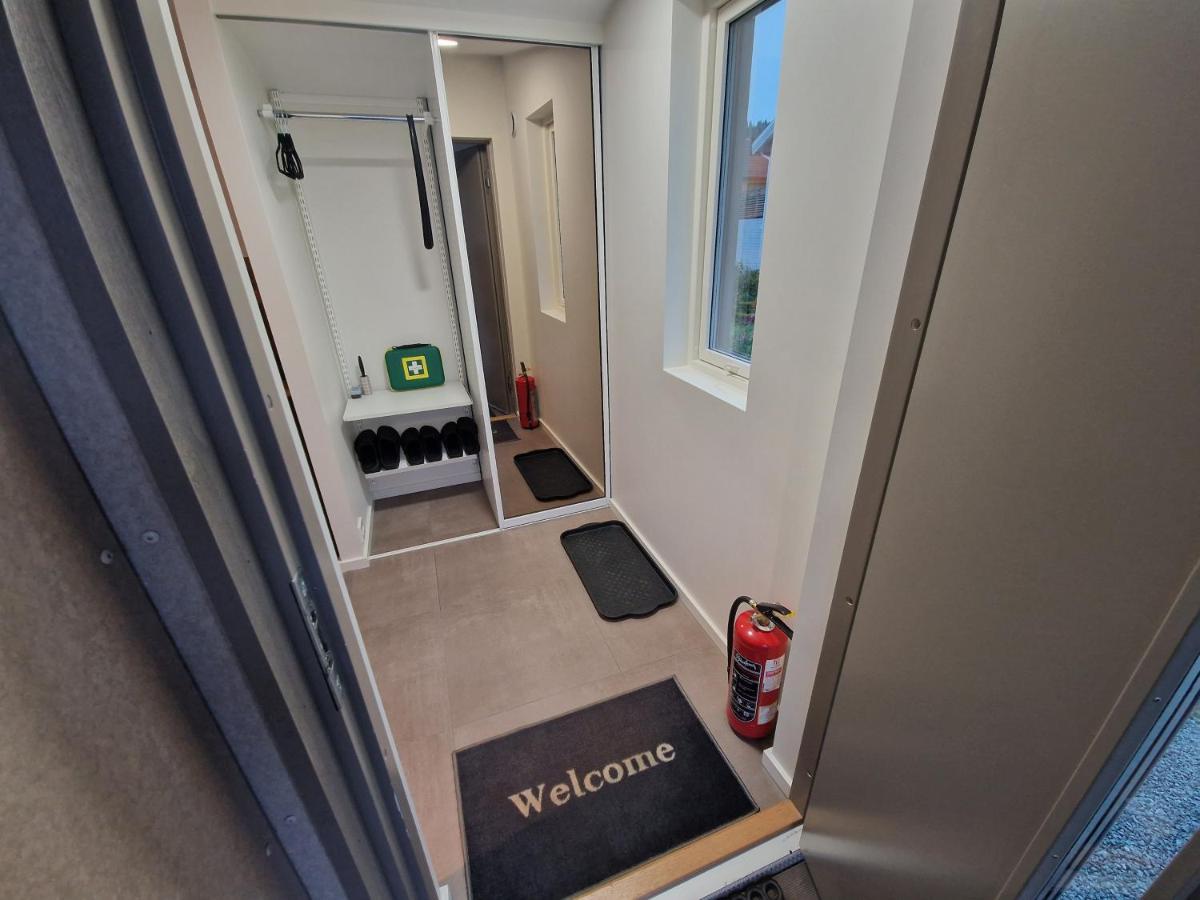Northern Living 2 Room With Shared Bathroom 特罗姆瑟 外观 照片